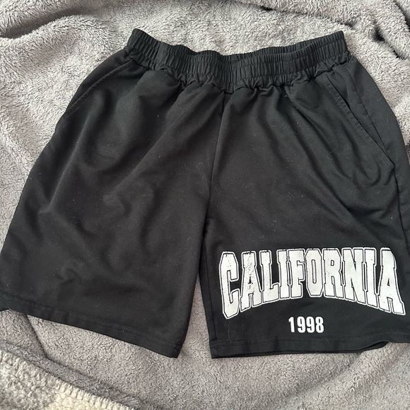Basic black shorts - Picture 1 of 2